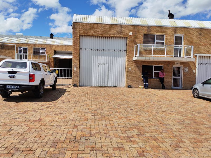 300m2 Warehouse with enclosed Yard/parking Area TO LET in Saxenburg Park, Blackheath. - Photo 2