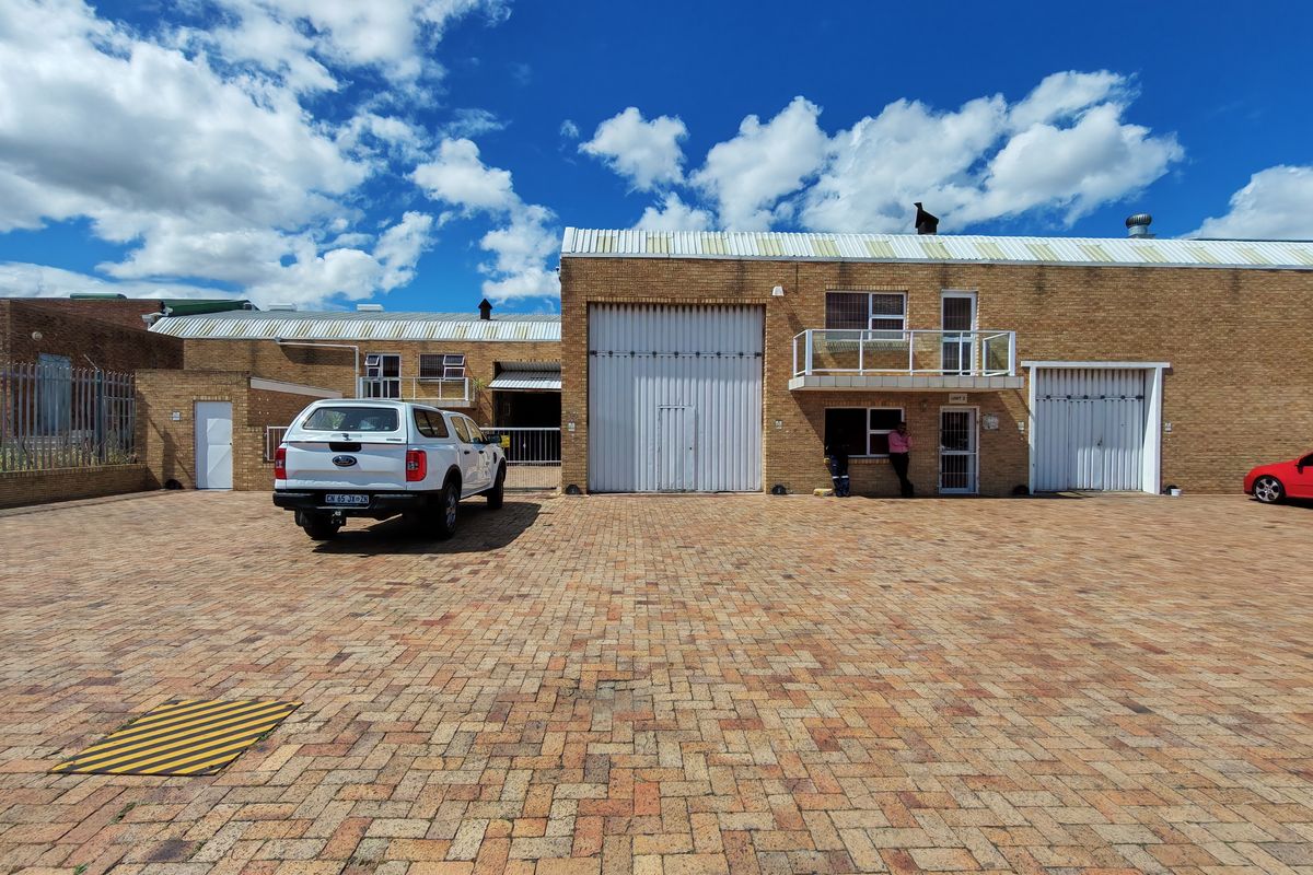 300m2 Warehouse with enclosed Yard/parking Area TO LET in Saxenburg Park, Blackheath. - Photo 4