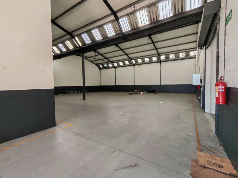 900m2 Warehouse with enclosed Yard/parking Area TO LET in Saxenburg Park 1 - Photo 9