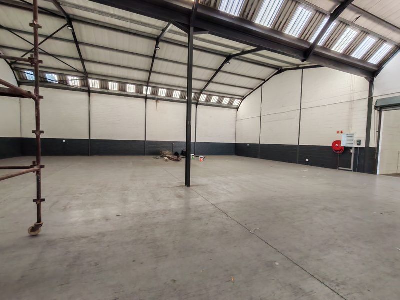 900m2 Warehouse with enclosed Yard/parking Area TO LET in Saxenburg Park 1 - Photo 6