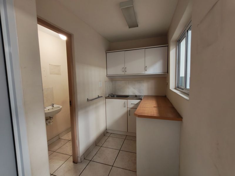 900m2 Warehouse with enclosed Yard/parking Area TO LET in Saxenburg Park 1 - Photo 7