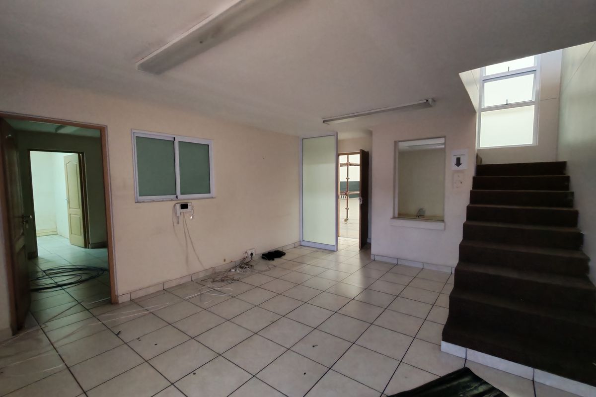 900m2 Warehouse with enclosed Yard/parking Area TO LET in Saxenburg Park 1 - Photo 5