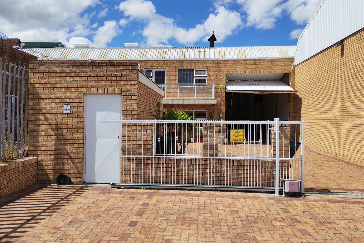 900m2 Warehouse with enclosed Yard/parking Area TO LET in Saxenburg Park 1 - Photo 2