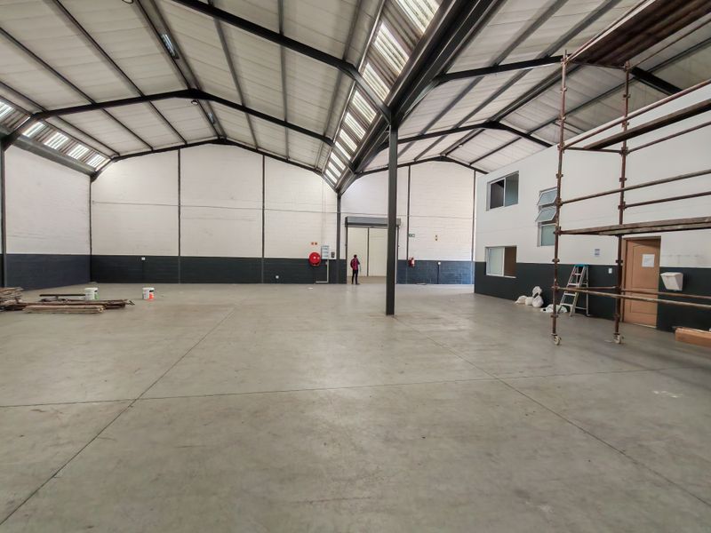 900m2 Warehouse with enclosed Yard/parking Area TO LET in Saxenburg Park 1 - Photo 3