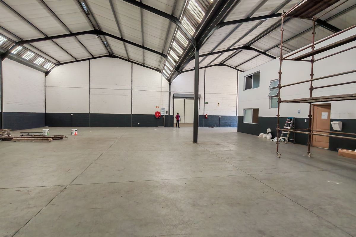 900m2 Warehouse with enclosed Yard/parking Area TO LET in Saxenburg Park 1 - Photo 3