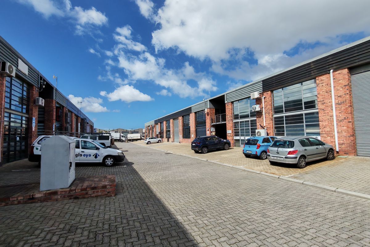 319m2 Warehouse TO LET in Saxenburg Park. - Photo 3