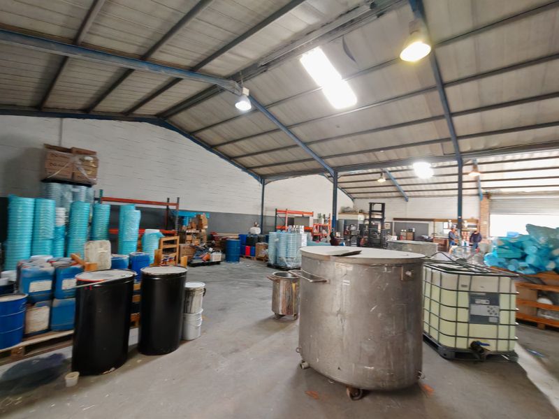 410m2 Warehouse TO LET in the Strand. - Photo 10