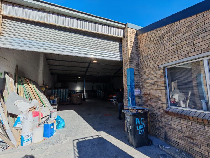 410m2 Warehouse TO LET in the Strand. - Photo 9