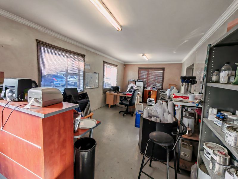 410m2 Warehouse TO LET in the Strand. - Photo 7