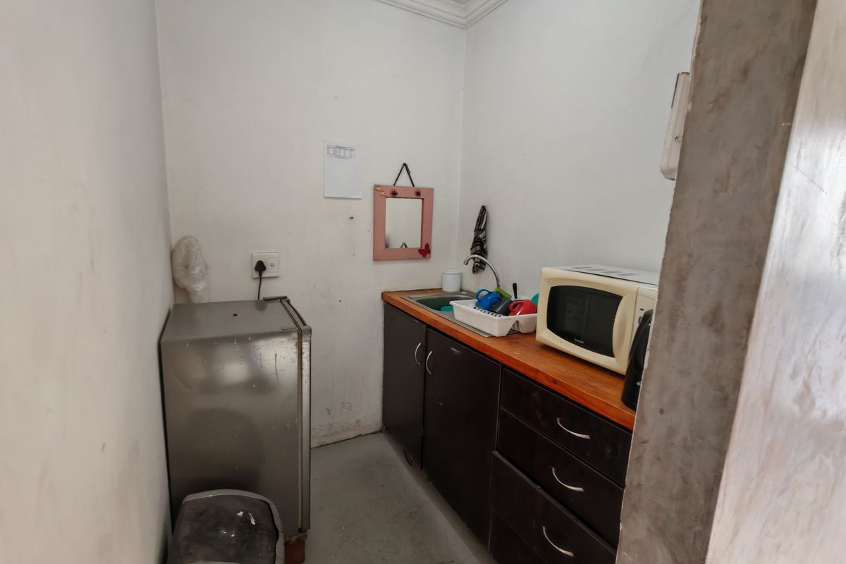 410m2 Warehouse TO LET in the Strand. - Photo 4