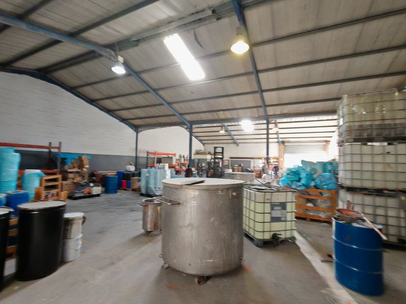 410m2 Warehouse TO LET in the Strand. - Photo 5