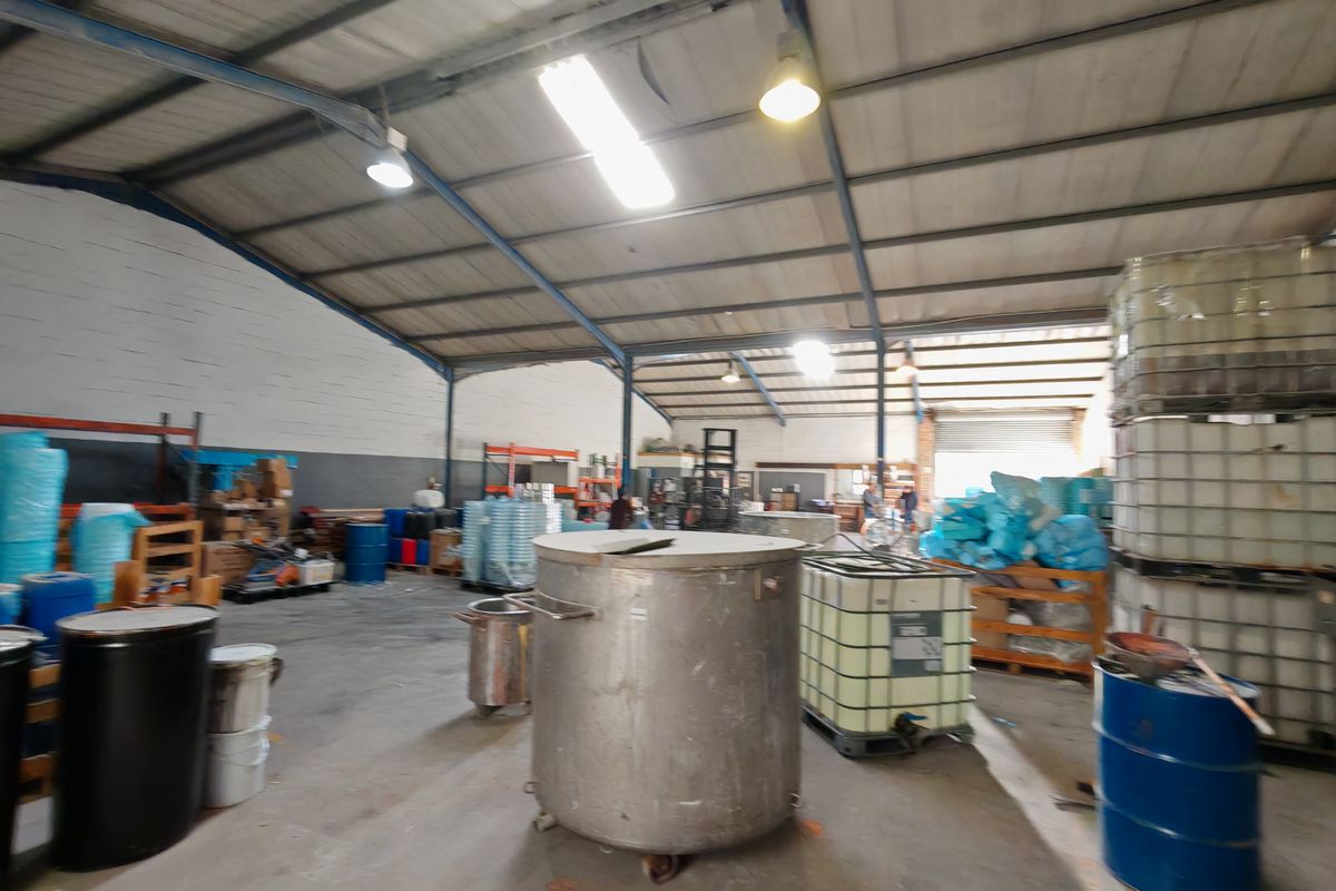 410m2 Warehouse TO LET in the Strand. - Photo 5