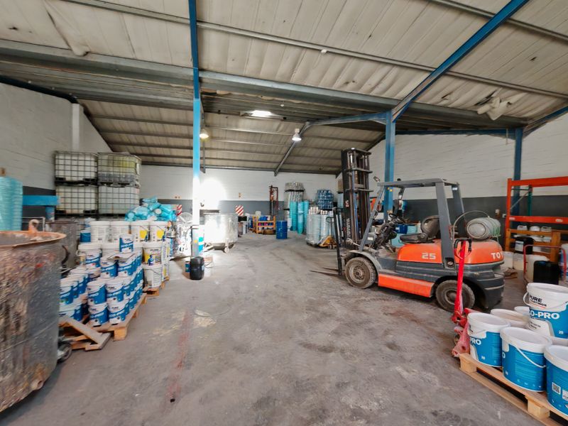 410m2 Warehouse TO LET in the Strand. - Photo 2