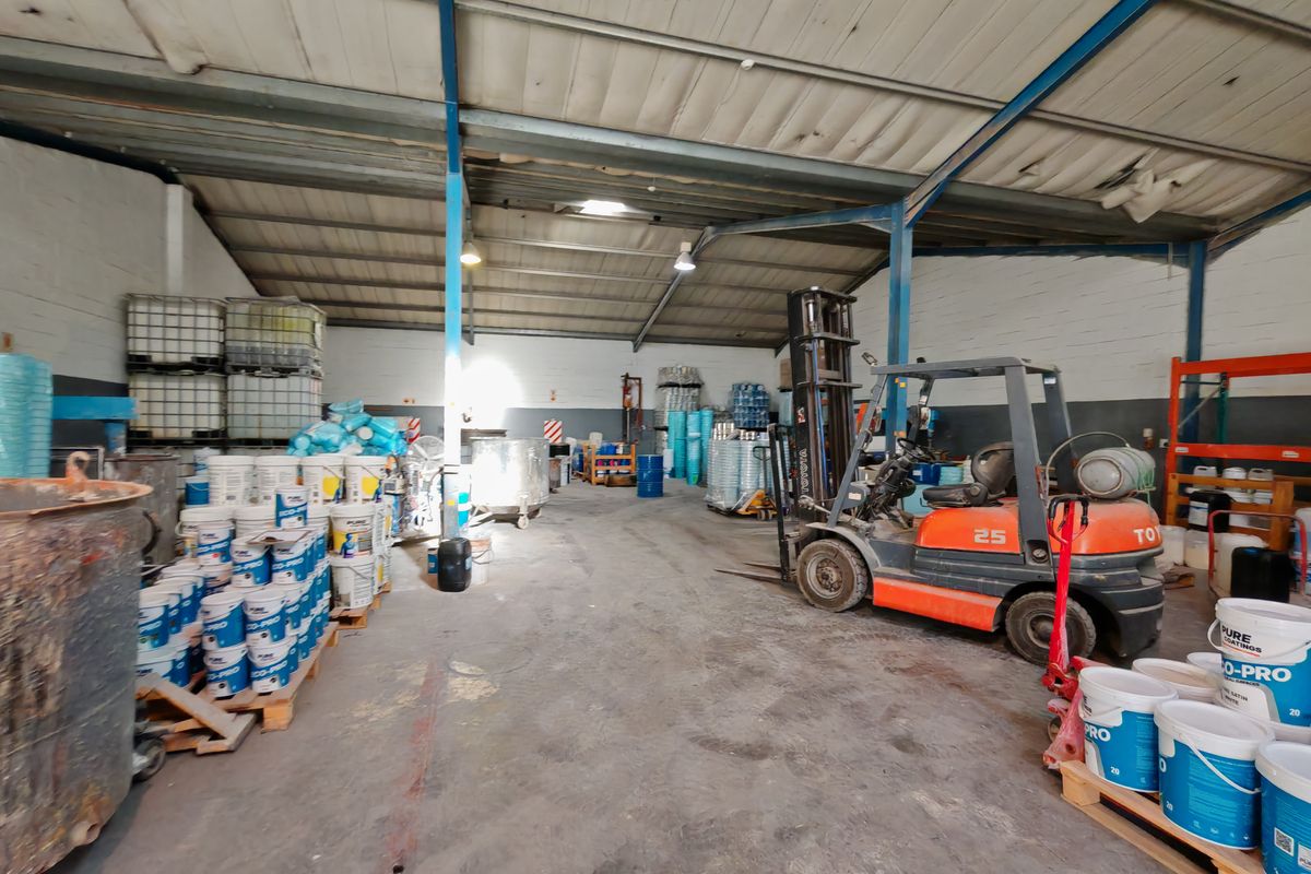 410m2 Warehouse TO LET in the Strand. - Photo 2