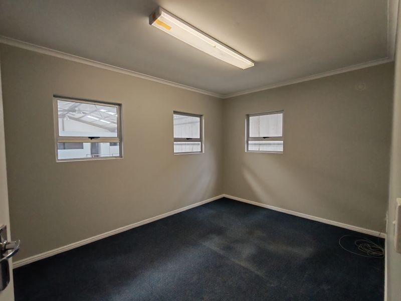 390m2 Warehouse TO LET in Somerset West Business Park - Photo 10