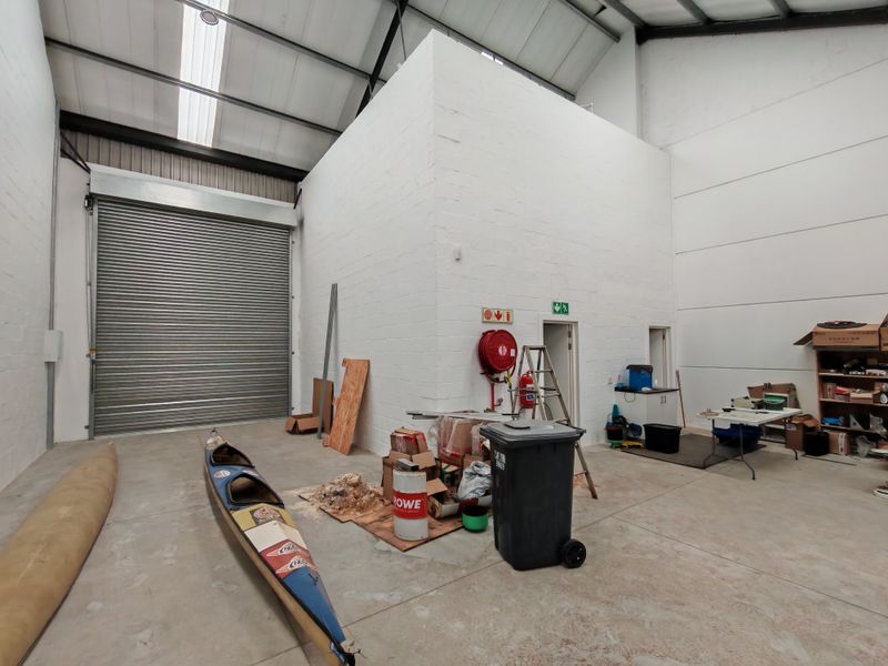 274m2 Warehouse To Let/ For Rent in Firgrove , Somerset West. - Photo 9