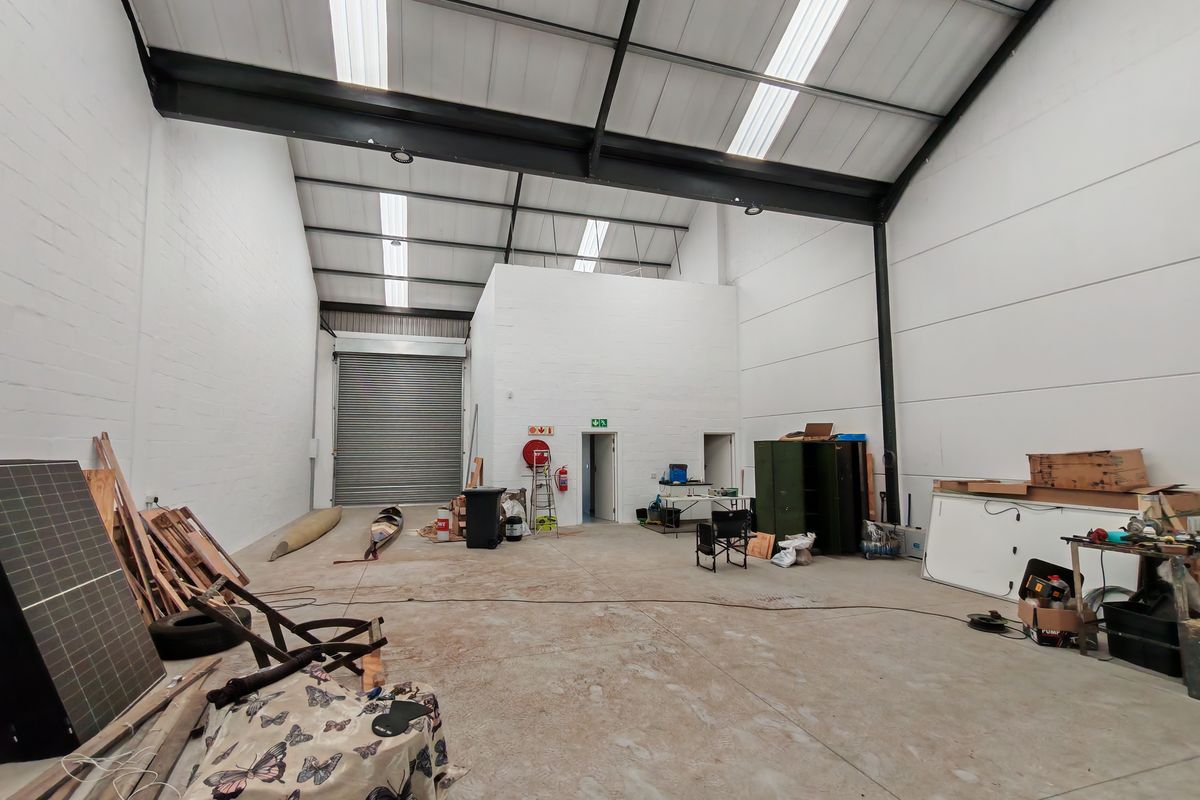 274m2 Warehouse To Let/ For Rent in Firgrove , Somerset West. - Photo 5