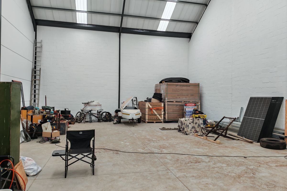 274m2 Warehouse To Let/ For Rent in Firgrove , Somerset West. - Photo 3