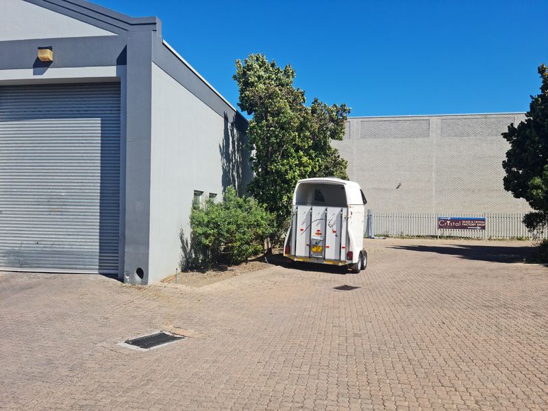 376m2 Industrial Warehouse To Let | For Rent in Asla Park, Strand - Photo 4