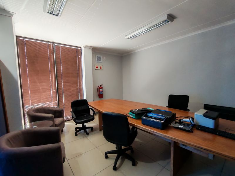 221m2 A-grade  Industrial Warehouse To Let in Stikland Industria - Photo 7