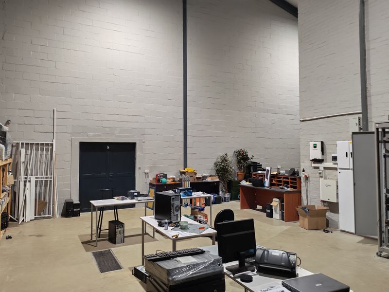 221m2 A-grade  Industrial Warehouse To Let in Stikland Industria - Photo 3