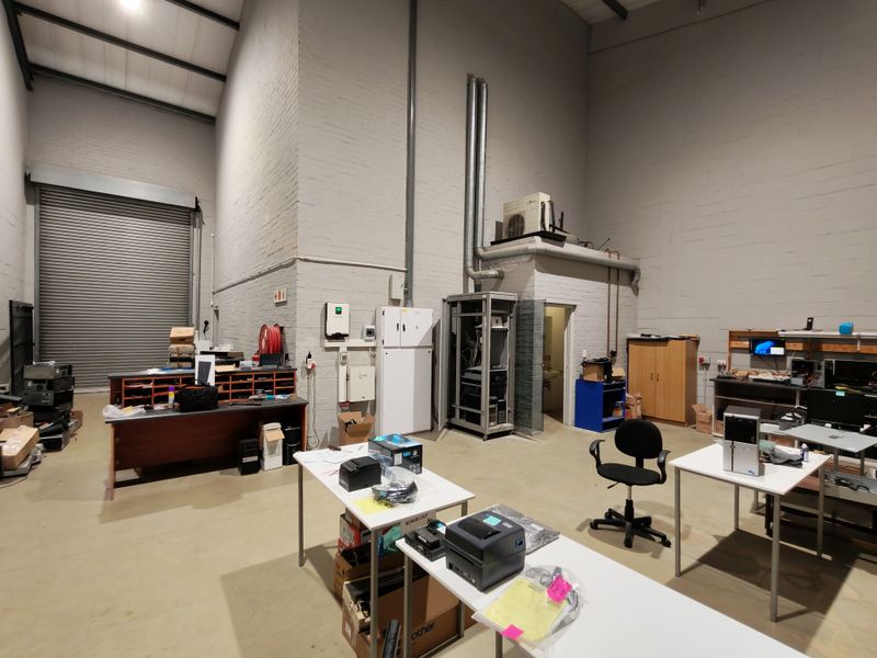 221m2 A-grade  Industrial Warehouse To Let in Stikland Industria - Photo 5