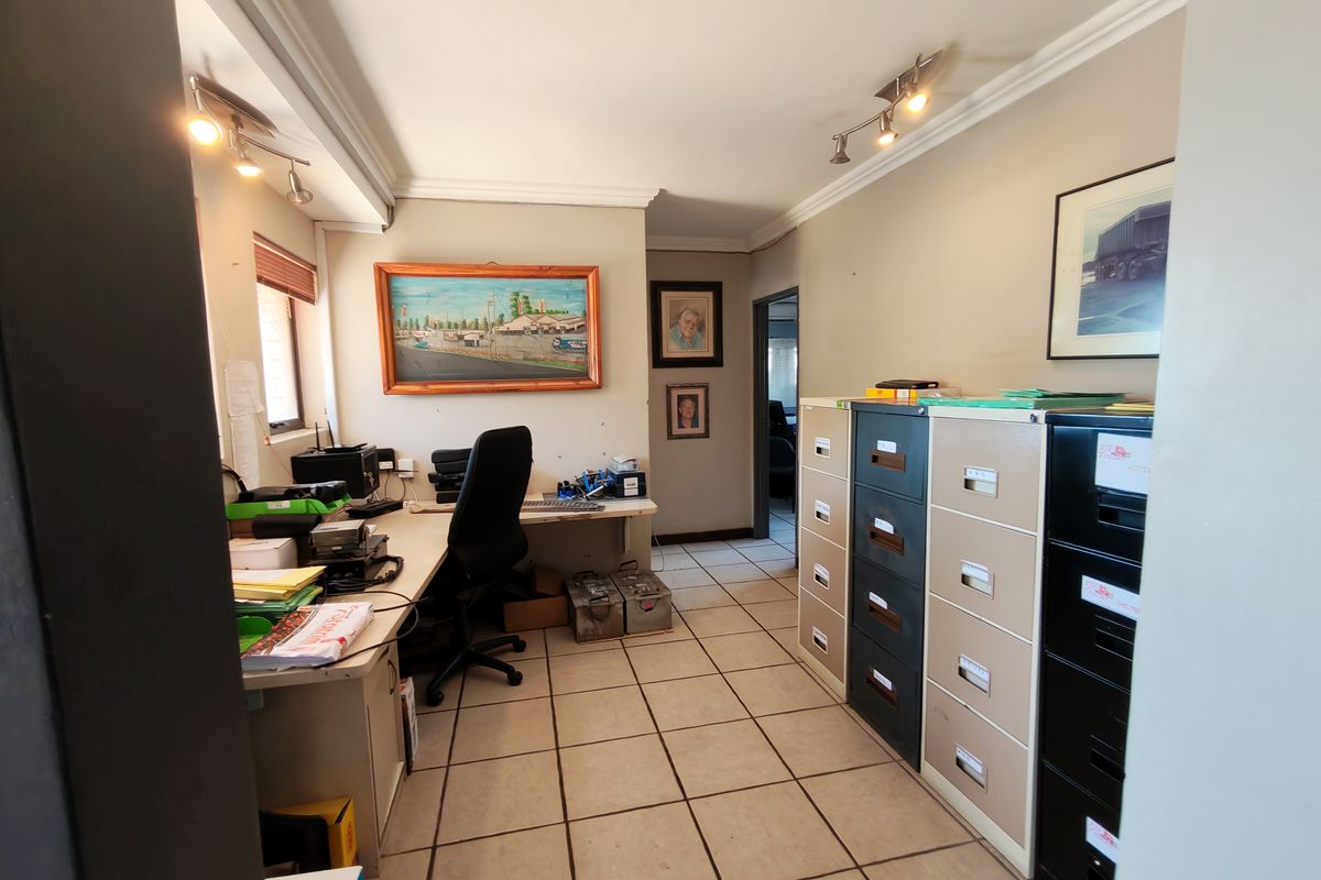 4000m2 Industrial Property For Sale in Broadlands Strand - Next to the N2 - Photo 5