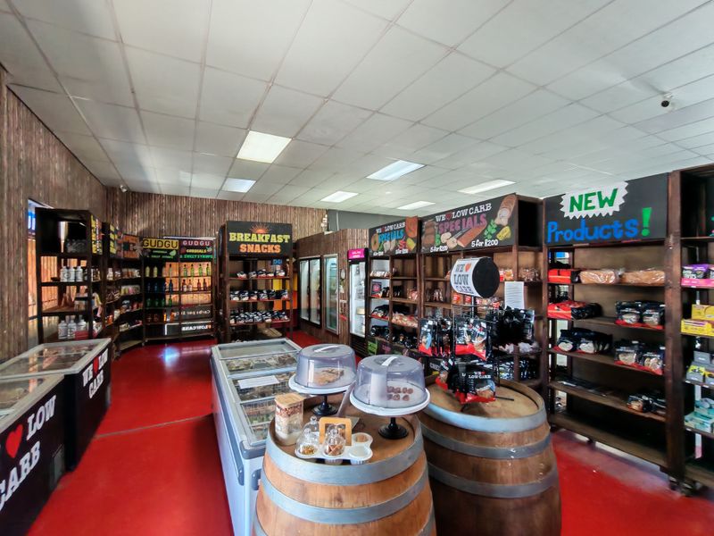 237m2 Showroom / Workshop / Retail Unit To Let in Gants in the Strand - Photo 10