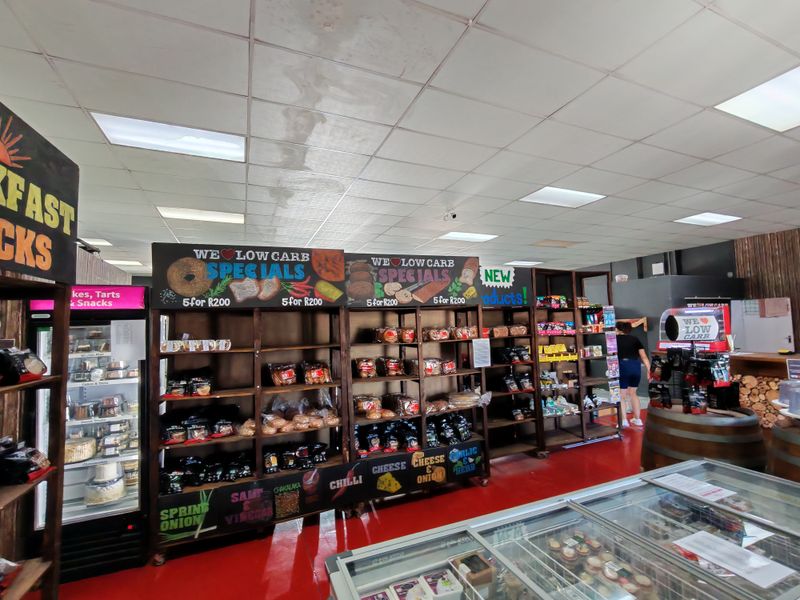 237m2 Showroom / Workshop / Retail Unit To Let in Gants in the Strand - Photo 8