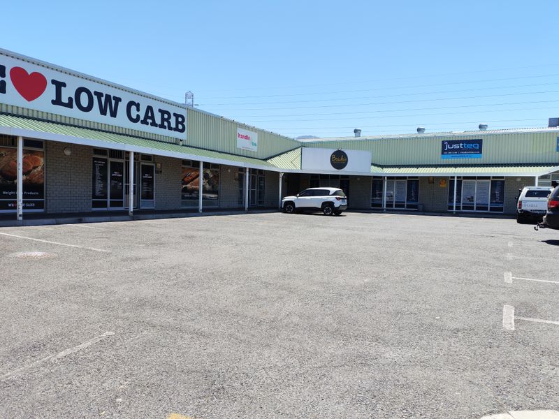 237m2 Showroom / Workshop / Retail Unit To Let in Gants in the Strand - Photo 4