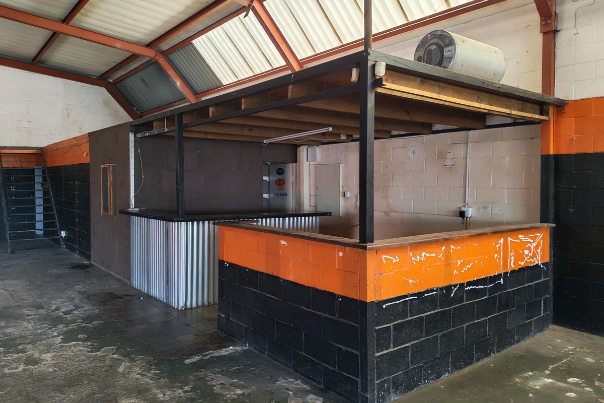 388m2 Warehouse / Retail Unit TO LET in Somerset West Business Park - Photo 5