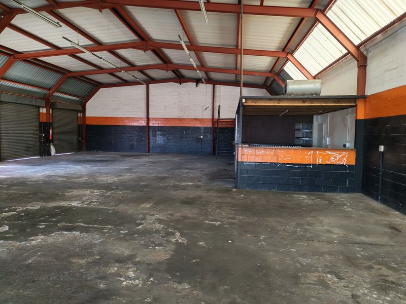 388m2 Warehouse / Retail Unit TO LET in Somerset West Business Park - Photo 4