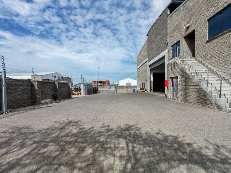 1651m2 Industrial Warehouse TO LET in Saxenburg Park 1 - Photo 3
