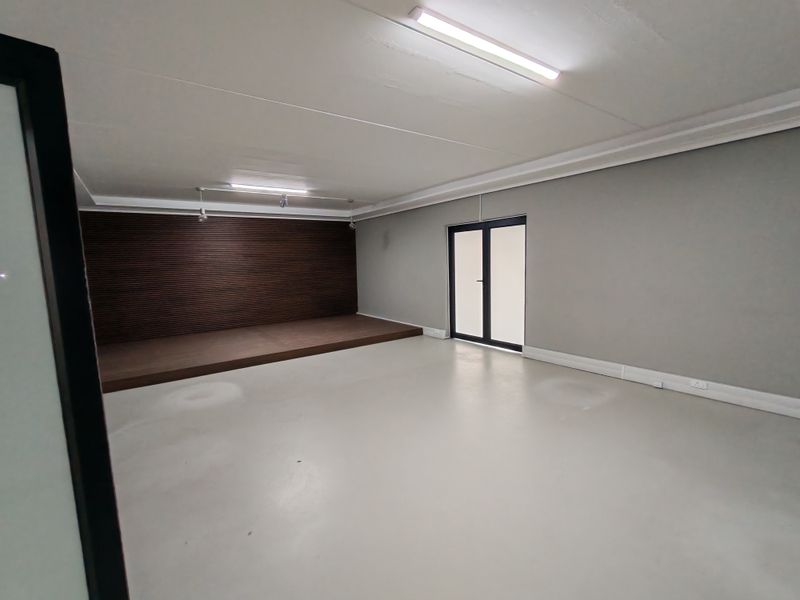Warehouse Rental Monthly In Somerset West - Photo 9