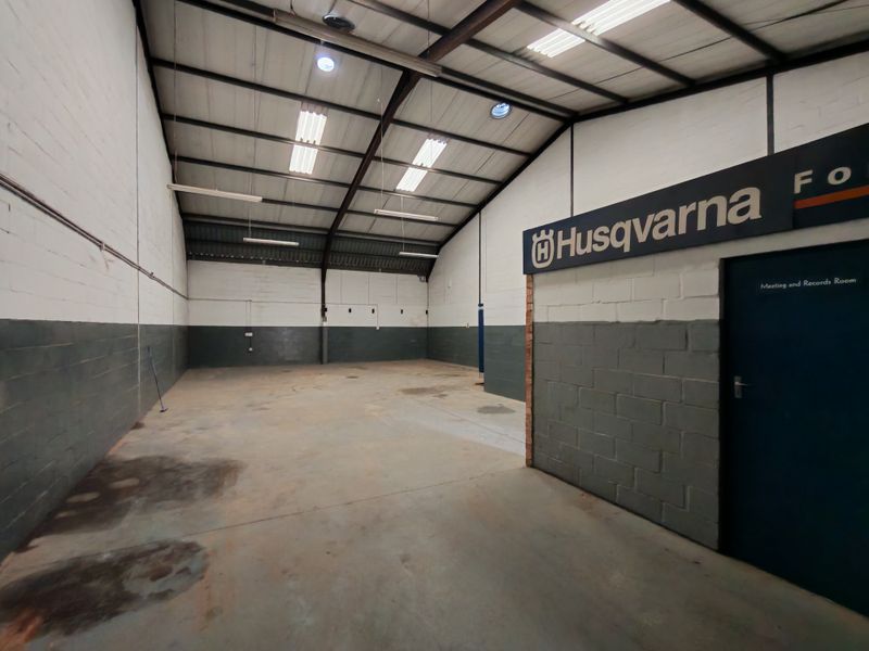 189m2 Warehouse TO LET in Somerset West Business Park - Photo 4