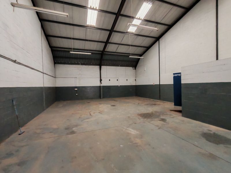 189m2 Warehouse TO LET in Somerset West Business Park - Photo 2