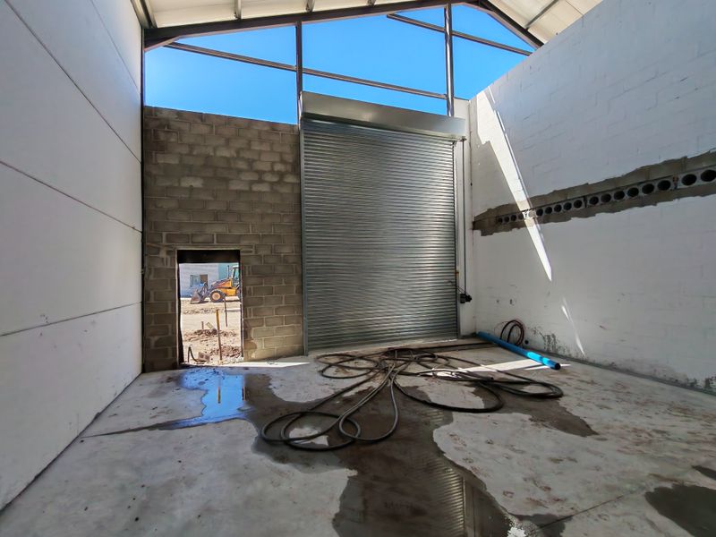 Modern 427m2 Warehouse For Sale in Firgrove Industrial Estate - Photo 7