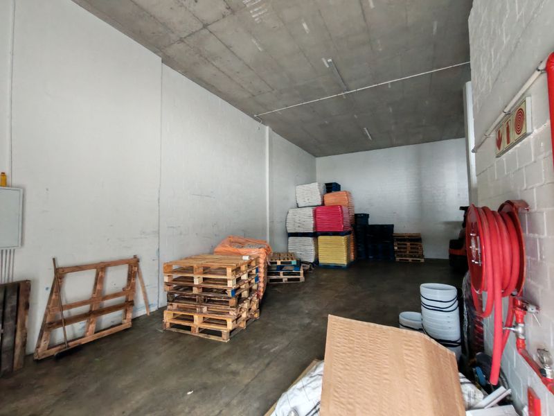 197m2 Warehouse To Let in Firgrove , Somerset West - Photo 10