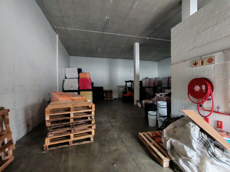 197m2 Warehouse To Let in Firgrove , Somerset West - Photo 8