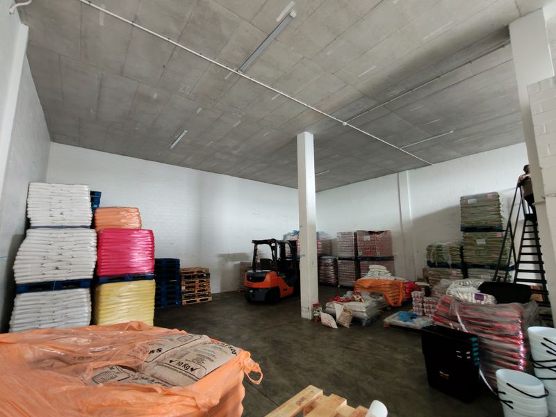 197m2 Warehouse To Let in Firgrove , Somerset West - Photo 9