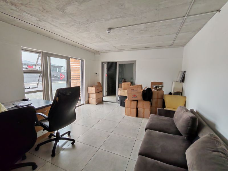 197m2 Warehouse To Let in Firgrove , Somerset West - Photo 6