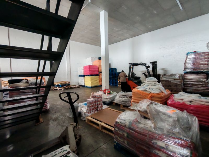 197m2 Warehouse To Let in Firgrove , Somerset West - Photo 7