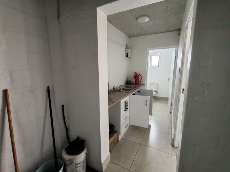 197m2 Warehouse To Let in Firgrove , Somerset West - Photo 5