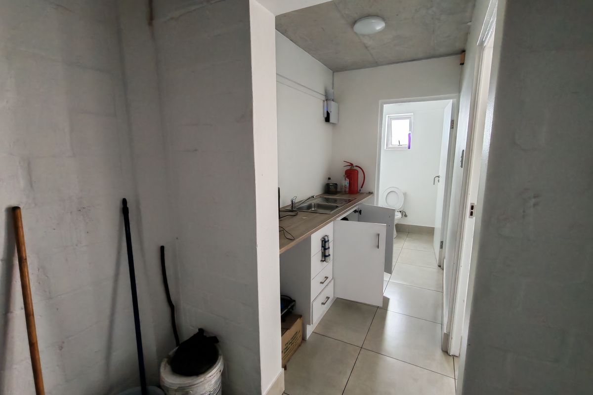 197m2 Warehouse To Let in Firgrove , Somerset West - Photo 5