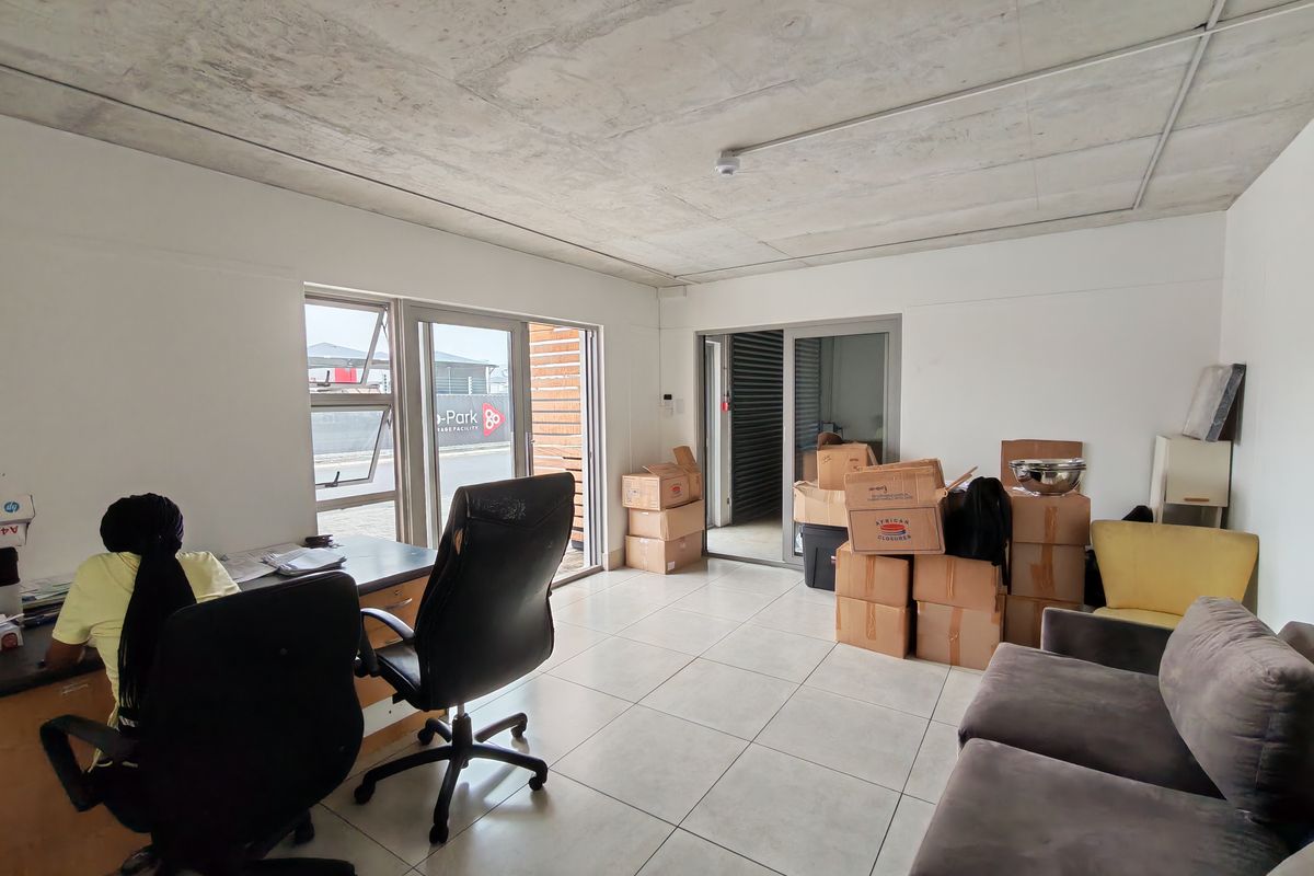 197m2 Warehouse To Let in Firgrove , Somerset West - Photo 4