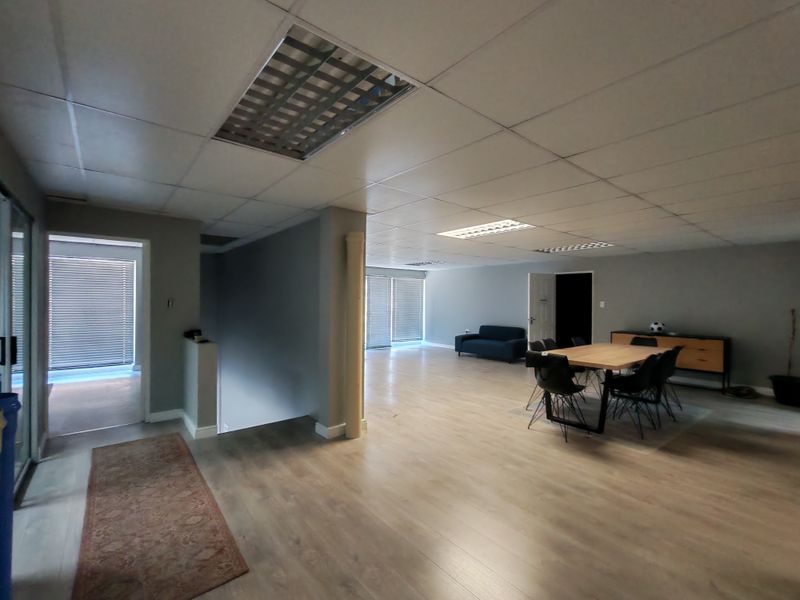 1195m2 Industrial Warehouse To Let  in Asla Park, Strand. - Photo 2