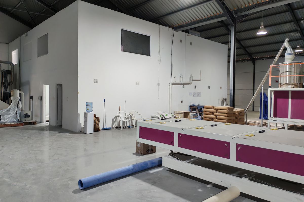 1195m2 Industrial Warehouse To Let  in Asla Park, Strand. - Photo 3