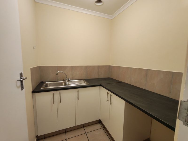 1955m2 Warehouse with Yard Space TO LET in Saxenburg Park. - Photo 7