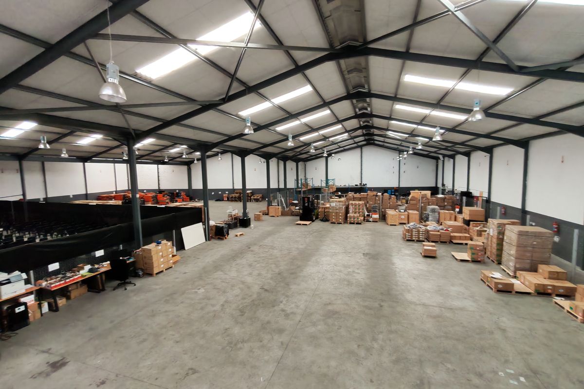 1955m2 Warehouse with Yard Space TO LET in Saxenburg Park. - Photo 2