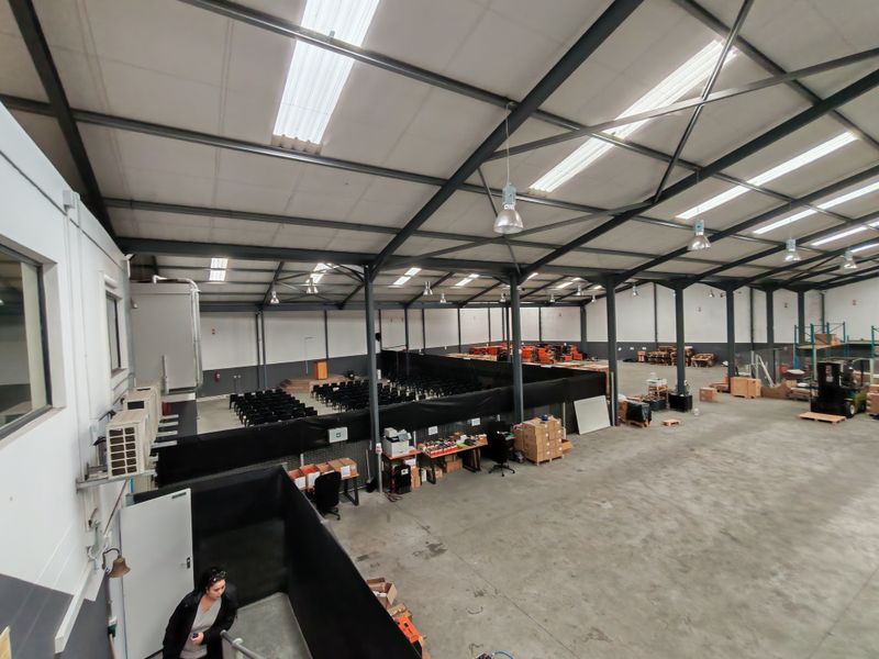 1955m2 Warehouse with Yard Space TO LET in Saxenburg Park. - Photo 4